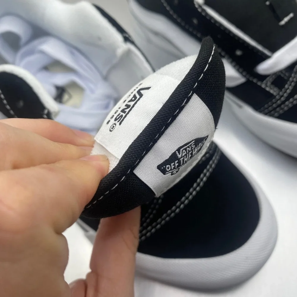 NEW Vans Knu Skool Black White Kids Size‎ 2.5 Low Top Skate Shoes Sneakers